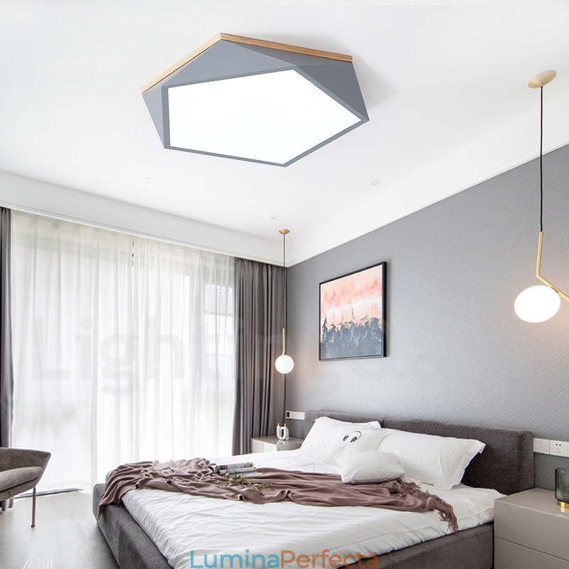 Plafoniera din lemn, cu abajur din acril, în stil nordic