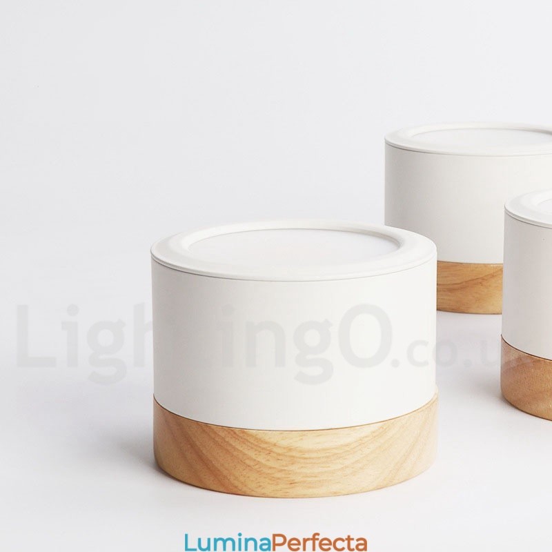 Plafoniera din lemn cu design modern, cu abajur acrilic specială, poate fi folosită și ca lampă de perete