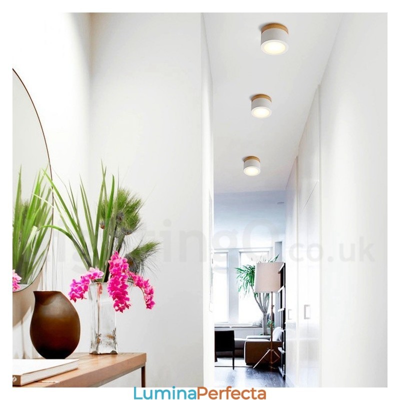 Plafoniera din lemn cu design modern, cu abajur acrilic specială, poate fi folosită și ca lampă de perete