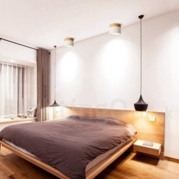 Plafoniera din lemn cu design modern, cu abajur acrilic specială, poate fi folosită și ca lampă de perete