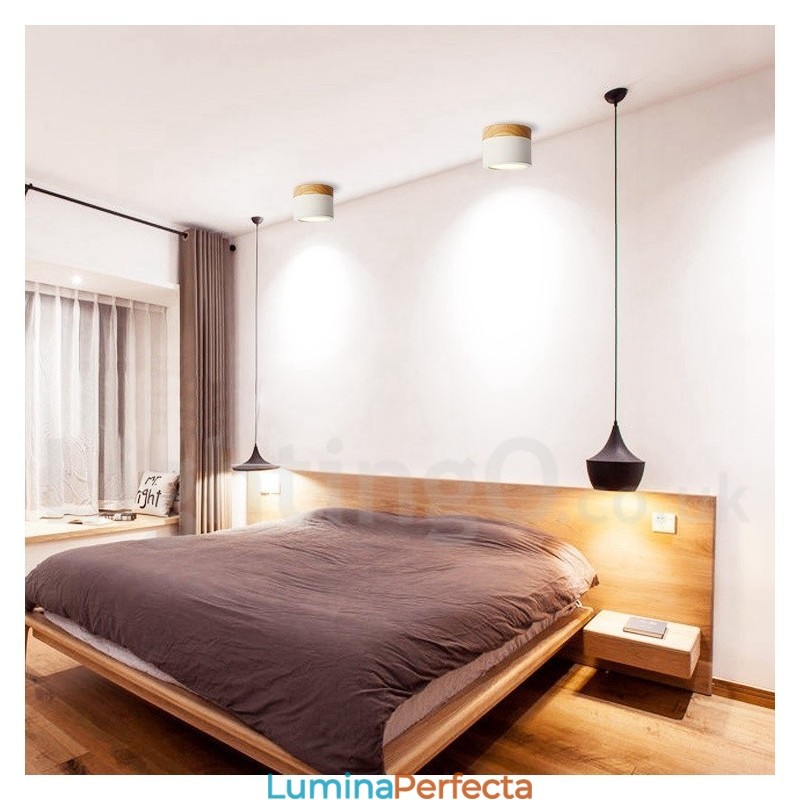 Plafoniera din lemn cu design modern, cu abajur acrilic specială, poate fi folosită și ca lampă de perete