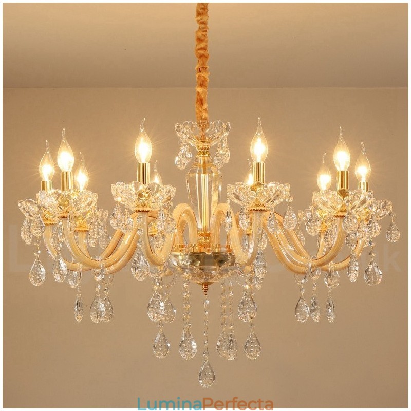 Candelabru de aur cu candelabru de cristal transparent