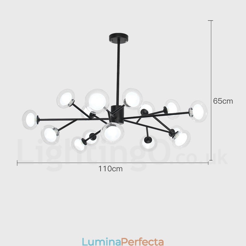 Sala de expoziții cu candelabru cu fasole magică postmodernă