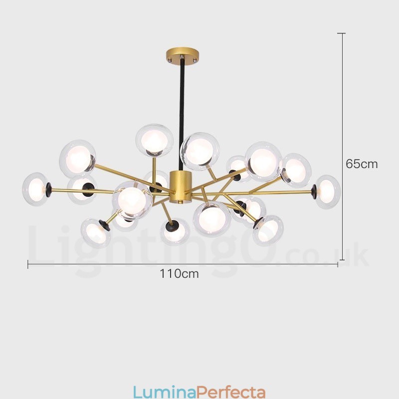 Sala de expoziții cu candelabru cu fasole magică postmodernă