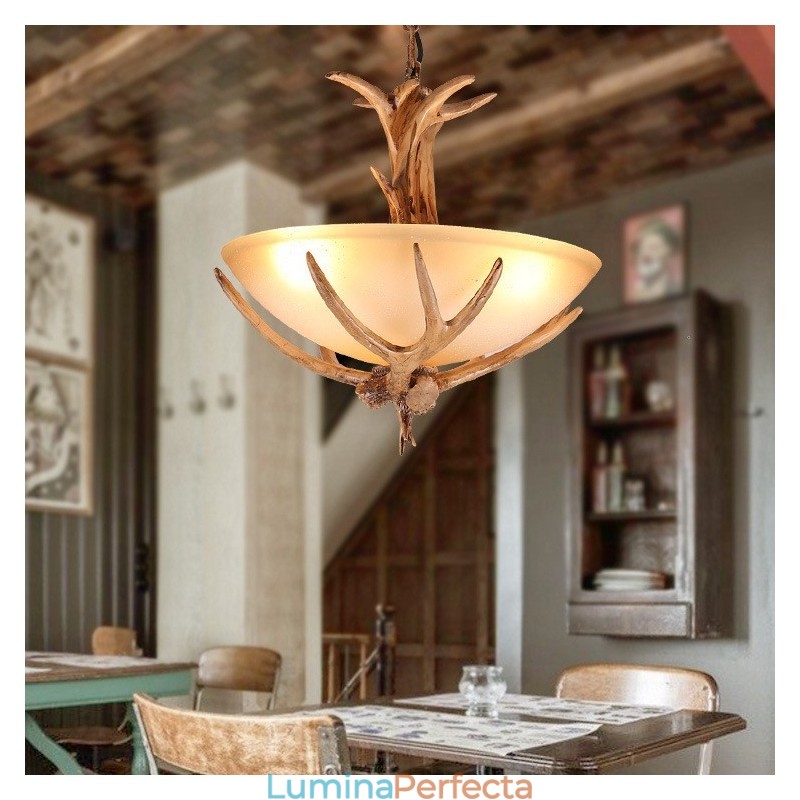 O lumină rustică artistică retro Antler antică cu abajur de sticlă