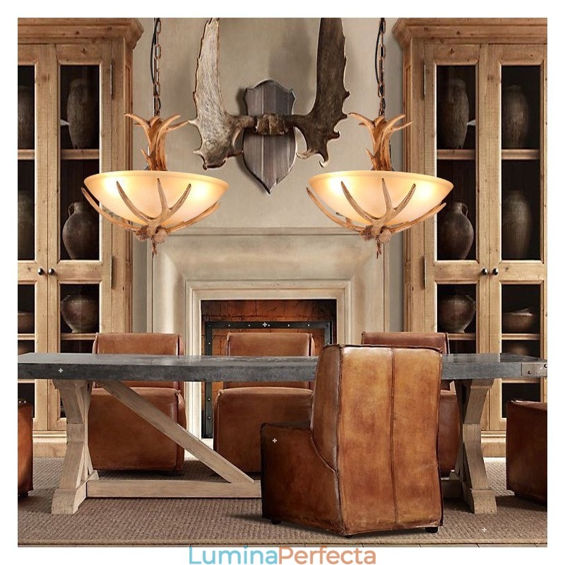 O lumină rustică artistică retro Antler antică cu abajur de sticlă