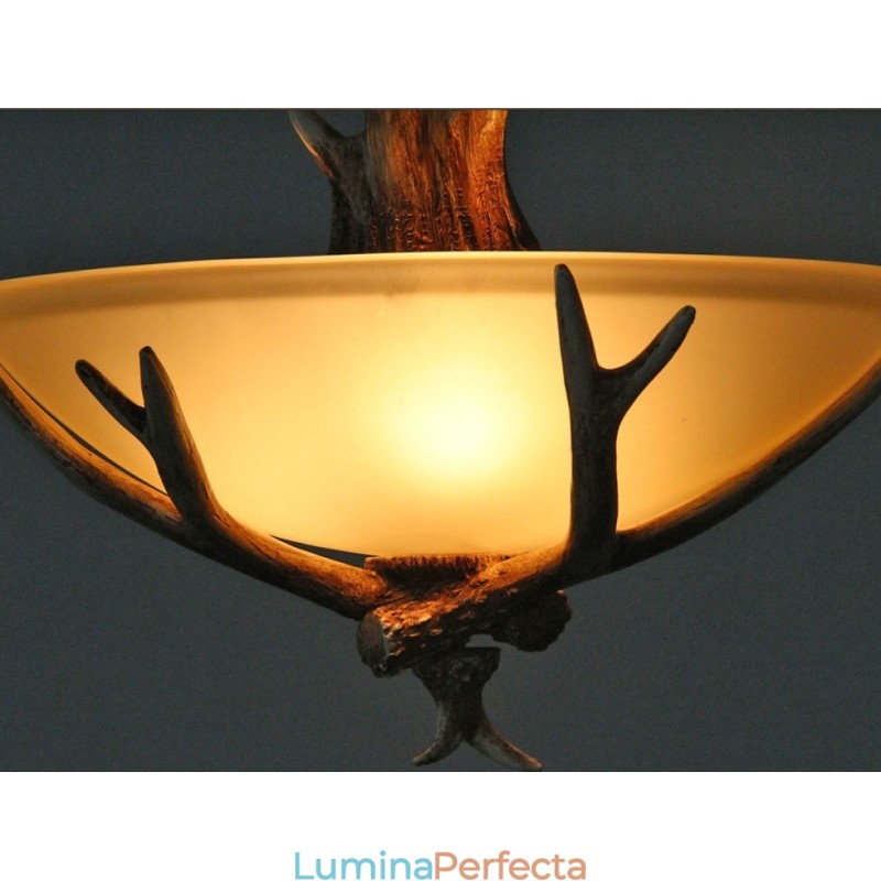O lumină rustică artistică retro Antler antică cu abajur de sticlă