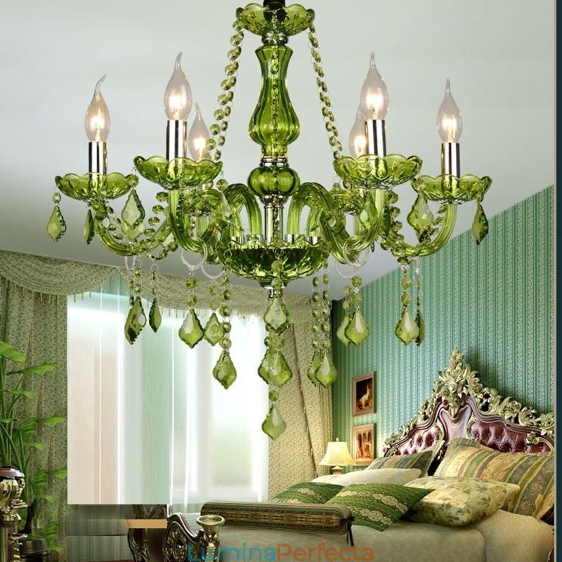 Candelabru de cristal în stil european. Lampă verde unică
