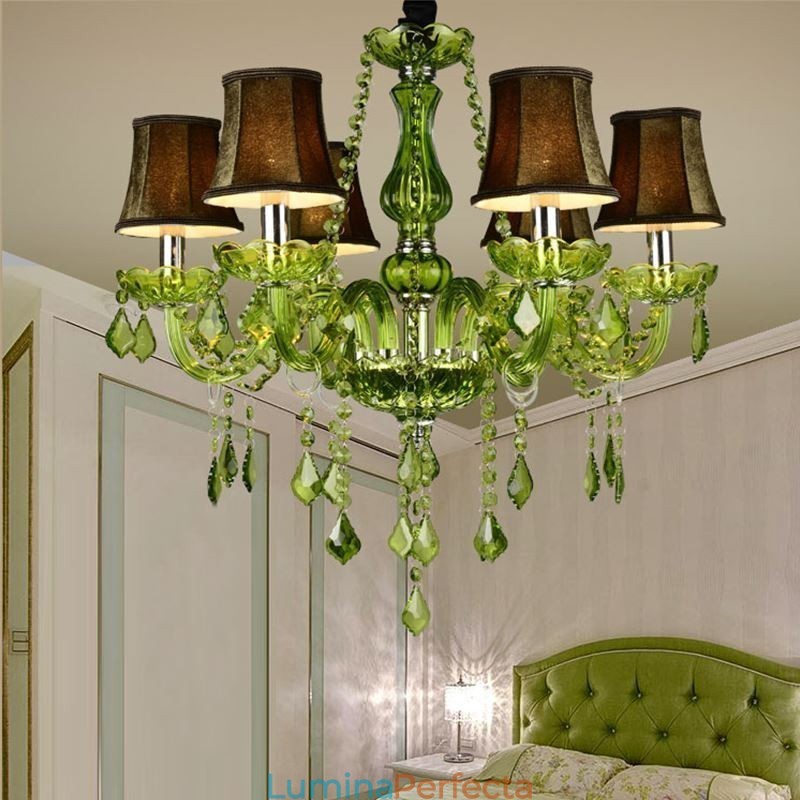 Candelabru de cristal în stil european. Lampă verde unică