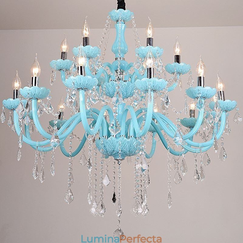 Candelabru european mare de cristal de culoare albastră