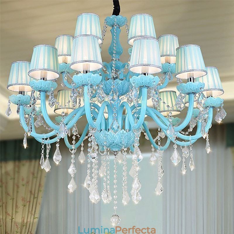 Candelabru european mare de cristal de culoare albastră