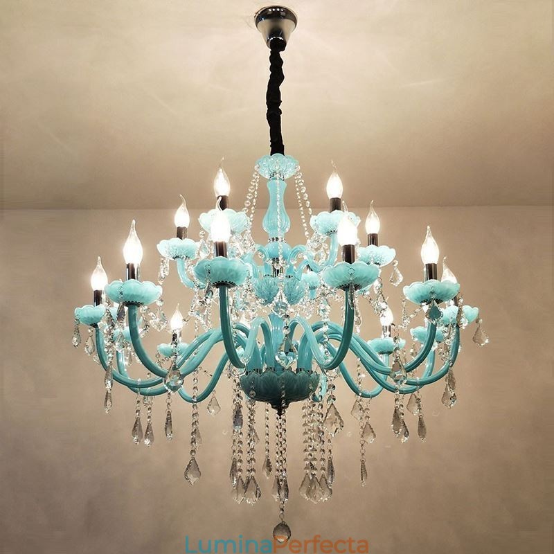 Candelabru european mare de cristal de culoare albastră