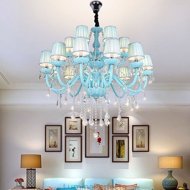 Candelabru european mare de cristal de culoare albastră