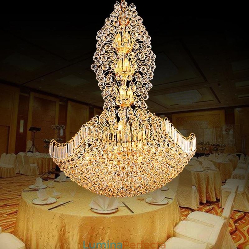 Candelabru din Imperiul de Cristal European Lumină cu pandantiv mare de culoare aurie