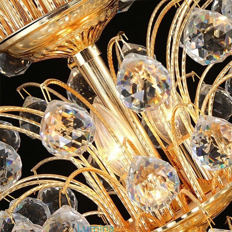 Candelabru din Imperiul de Cristal European Lumină cu pandantiv mare de culoare aurie