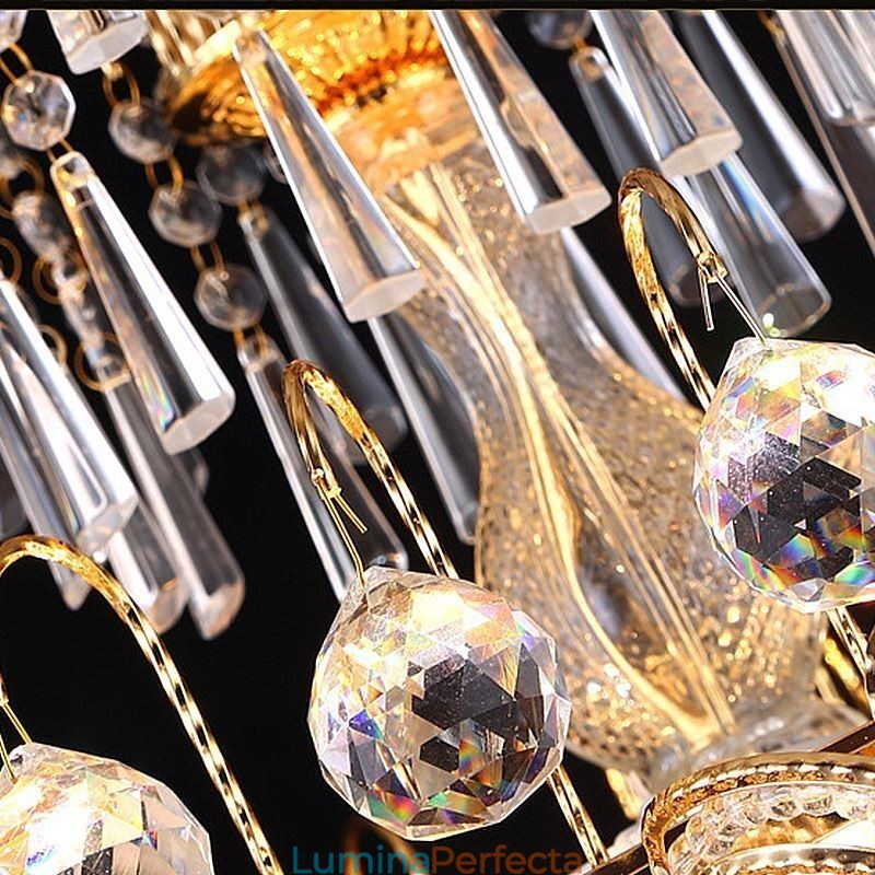 Candelabru de cristal grațios Lumină suspendată clasică de culoare aurie