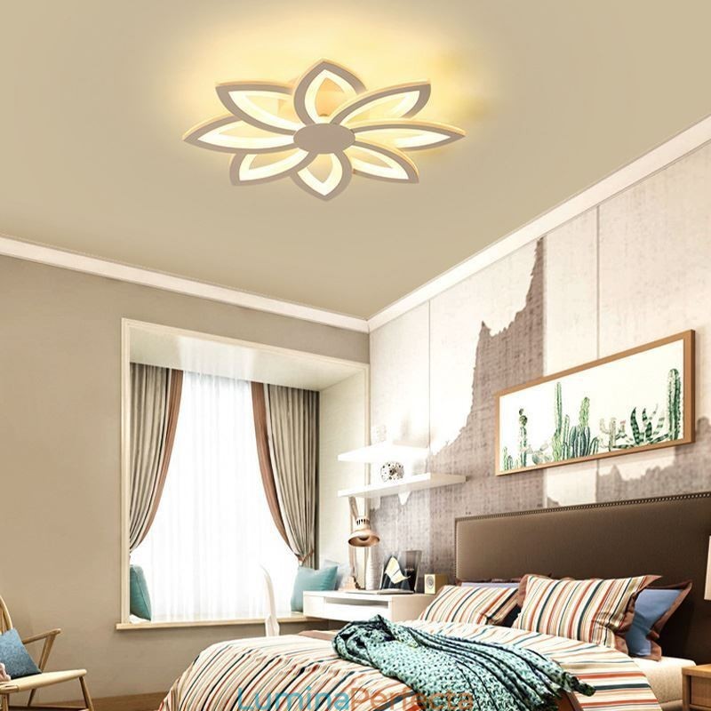Plafoniera cu floare din acril care atrage ochiul 55 cm