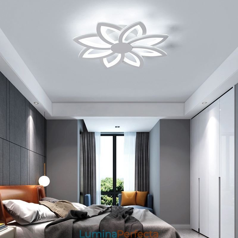 Plafoniera cu floare din acril care atrage ochiul 55 cm