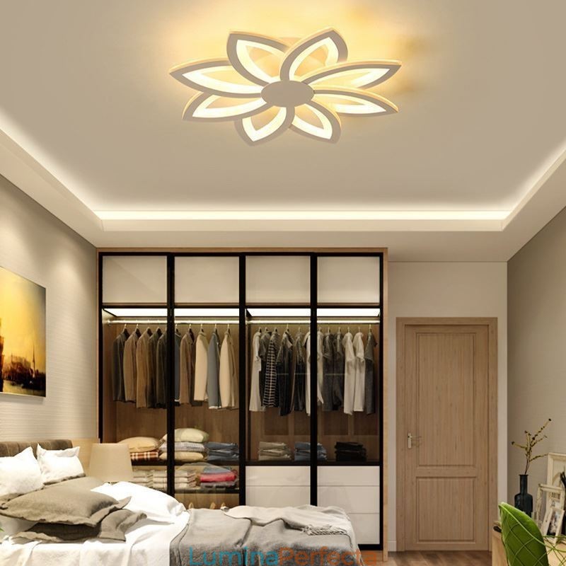 Plafoniera cu floare din acril care atrage ochiul 55 cm