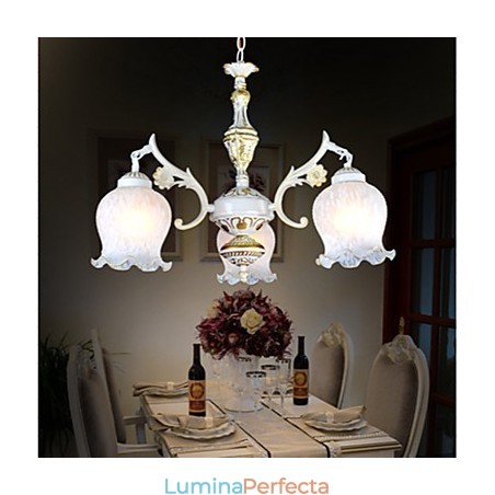 Candelabru trei lumini alb retro european clasic Candelabru trei lumini alb retro european clasic