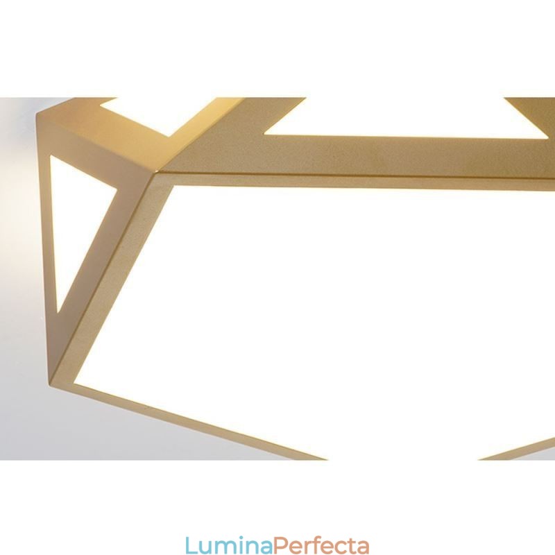 Plafoniera din acrilic cu montaj geometric auriu