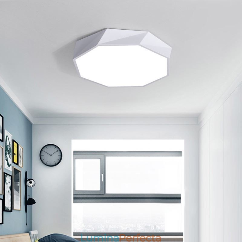 Plafoniera modernă cu montaj încastrat cu design special octogonal. Lampă ultra subțire