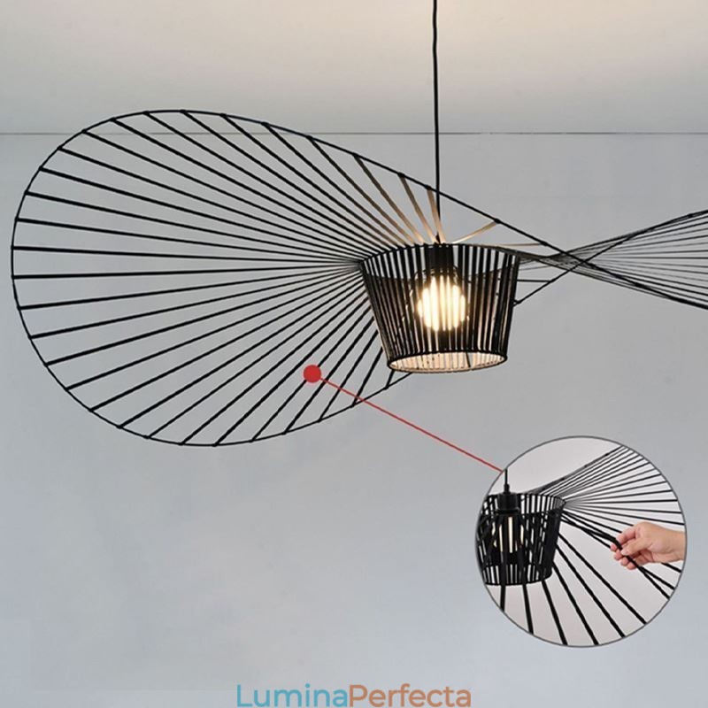 Lampă suspendată, modernă, simplă, un singur fier, în formă de pălărie. Plafoniera