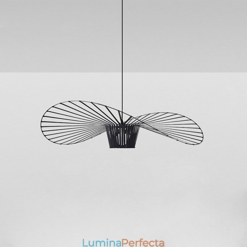 Lampă suspendată, modernă, simplă, un singur fier, în formă de pălărie. Plafoniera