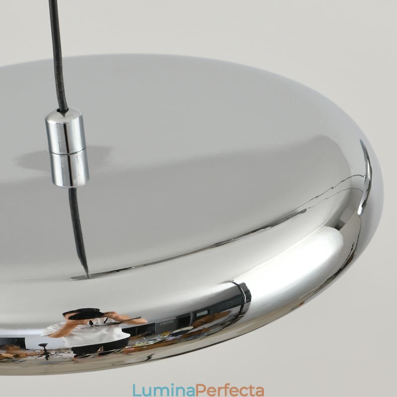 Lampă suspendată cu trei capete Lampă suspendată rotundă