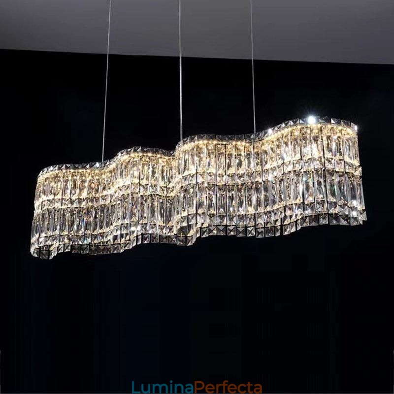 Lampă lungă cu pandantiv din cristal. Plafoniera cu decorare de lux