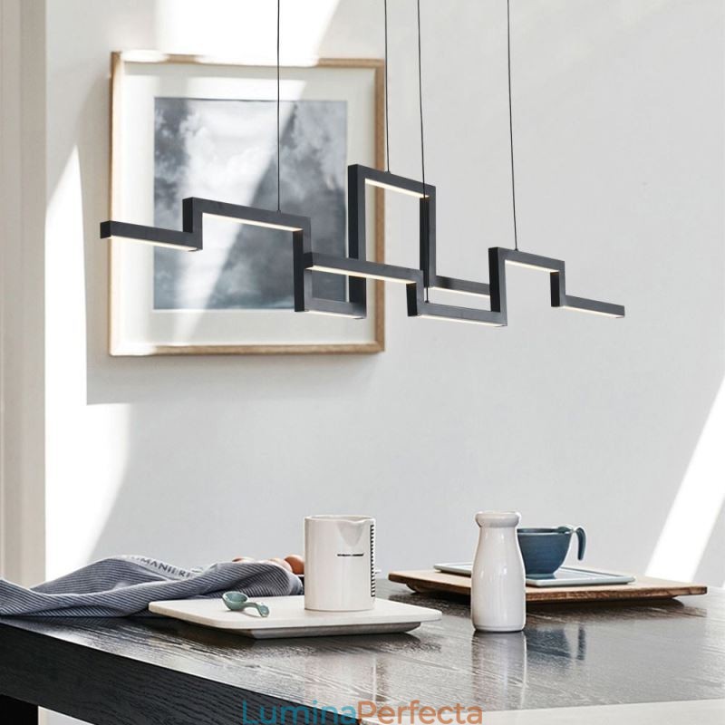 Candelabru modern din acrilic negru