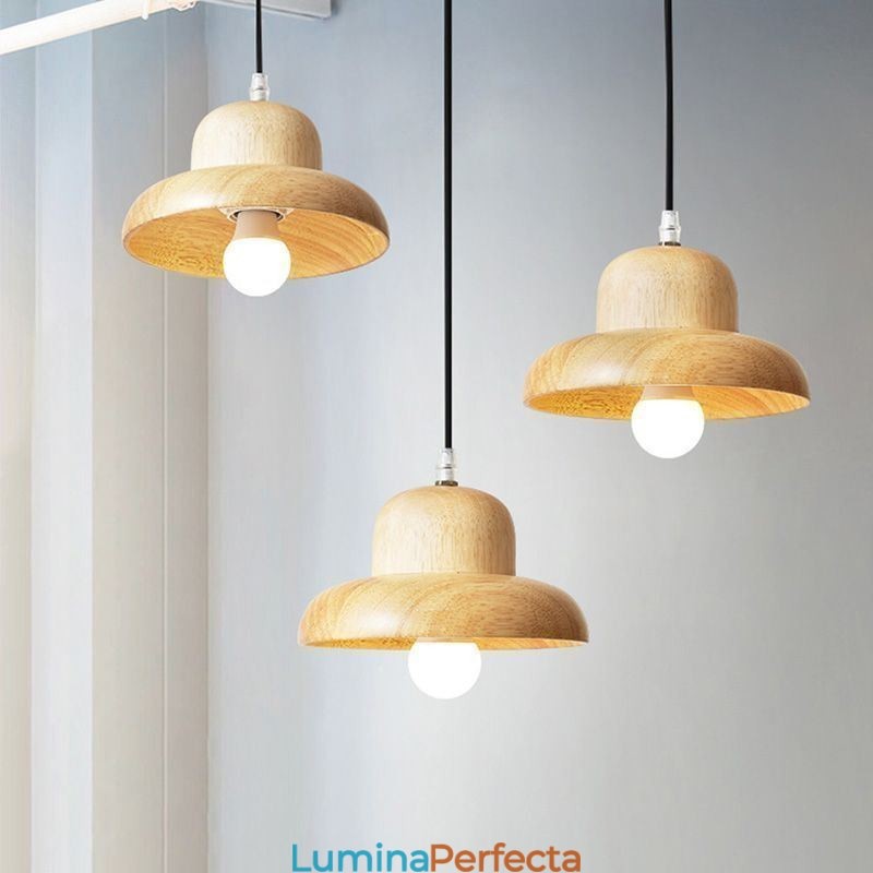 Lampă suspendată din lemn japonez. Lampă suspendată cu pălărie