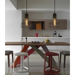 Candelabru vintage în stil european pentru pendanta neagră