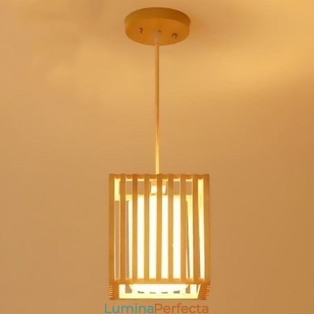 Lampă suspendată minimalistă din lemn Lampă suspendată minimalistă din lemn