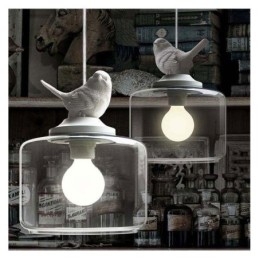 Lampă suspendată din sticlă în stil retro. Iluminat decorativ de pasăre