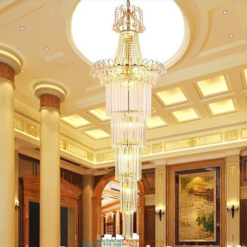 Candelabru de cristal cu pandantiv lung elegant