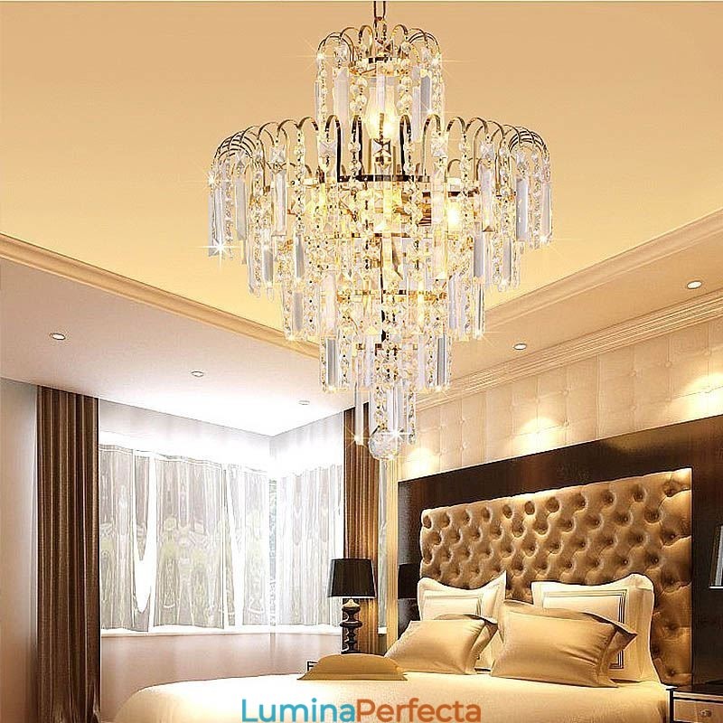 Candelabru conic modern, elegant, cu pandantiv din cristal