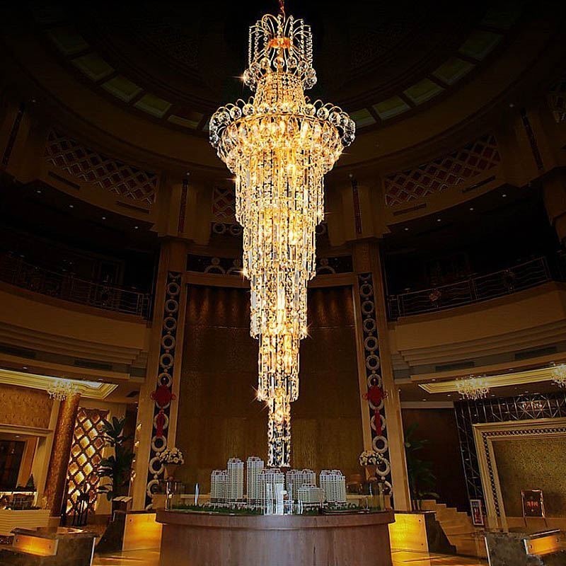 Candelabru de cristal cu pandantiv lung european