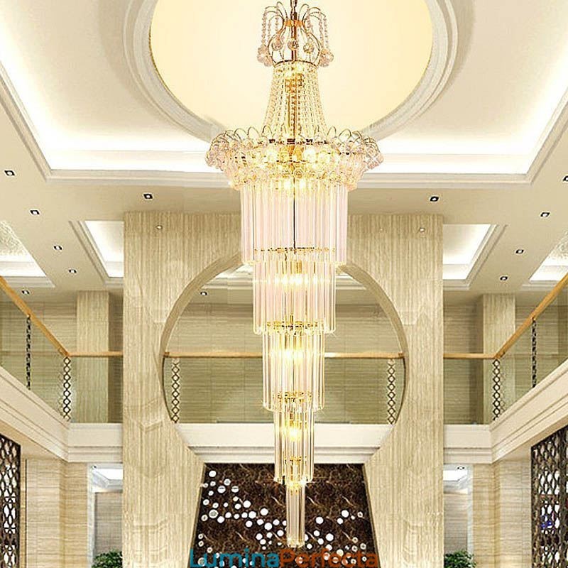 Candelabru de cristal cu pandantiv lung elegant