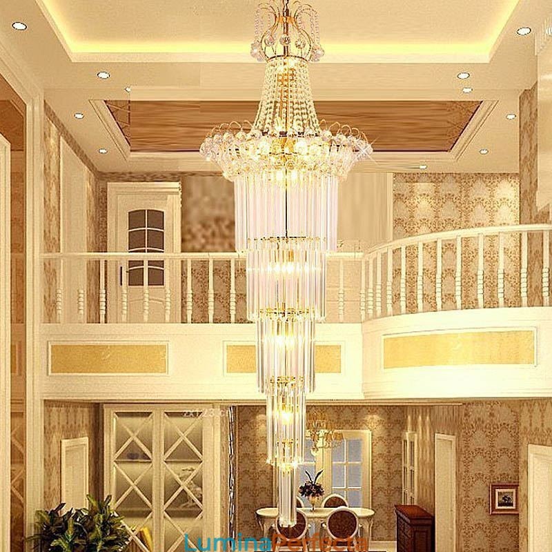 Candelabru de cristal cu pandantiv lung elegant