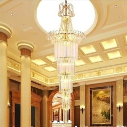 Candelabru de cristal cu pandantiv lung elegant