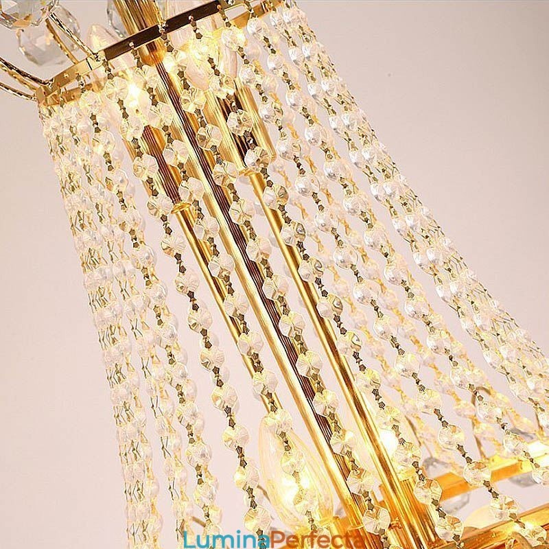 Candelabru de cristal cu pandantiv lung elegant