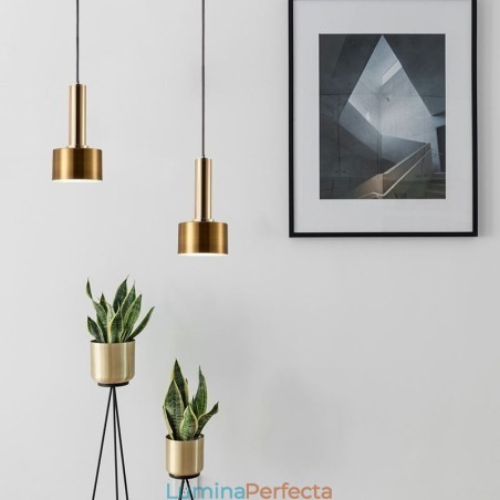 Lampă suspendată modernă, simplă, în formă de cilindru. Lampă de iluminat din aluminiu Lampă suspendată modernă, simplă, în formă de cilindru. Lampă de iluminat din aluminiu