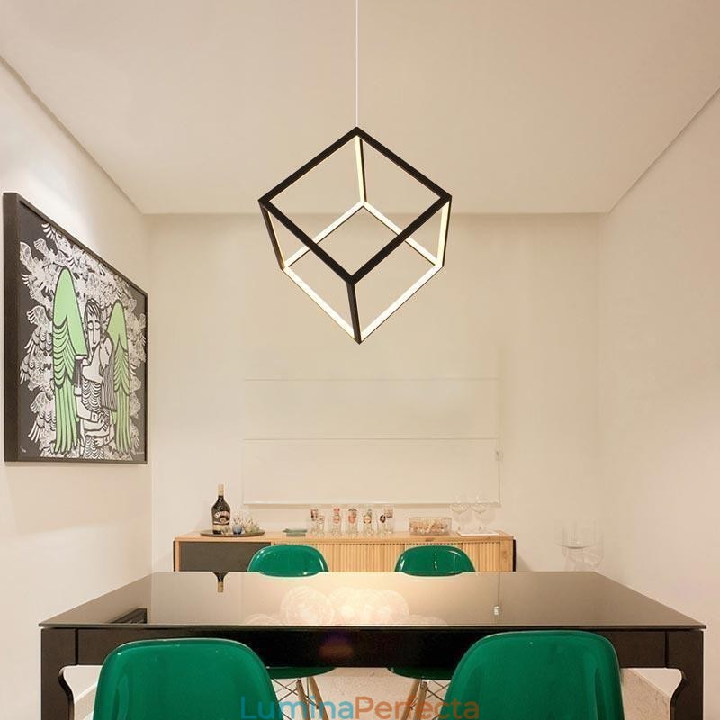 Lampă suspendată neagră Iluminare cub geometric