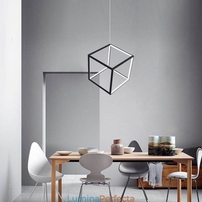 Lampă suspendată neagră Iluminare cub geometric