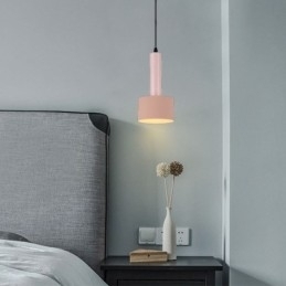 Lampă suspendată modernă, simplă, în formă de cilindru. Lampă de iluminat din aluminiu
