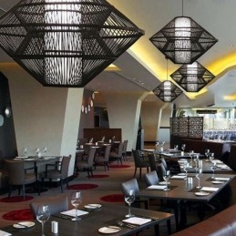 Lampă suspendată din bambus cu design giroscop
