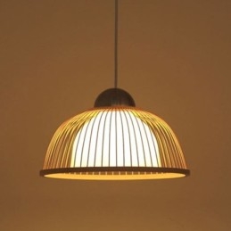 Lumină suspendată modernă, simplă, în jos. Lumină suspendată din bambus, iluminat de noptieră