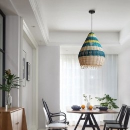 Lampă suspendată din bambus și ratan. Lampă de tavan cu abajur țesut manual cu dungi