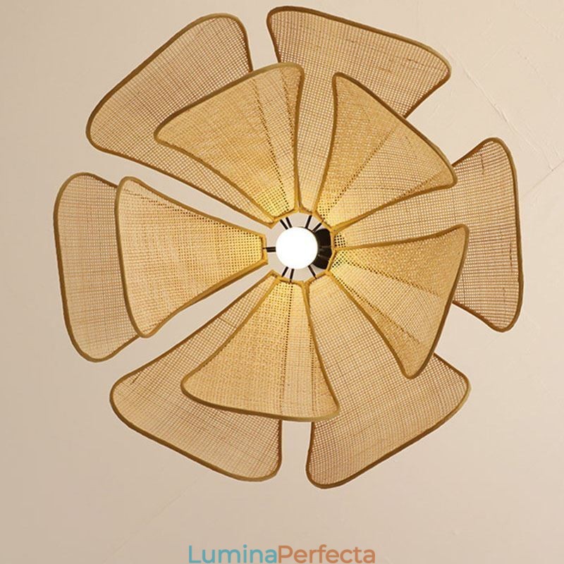 Plafoniera din ratan țesut manual în stil Wabi Sabi cu petale